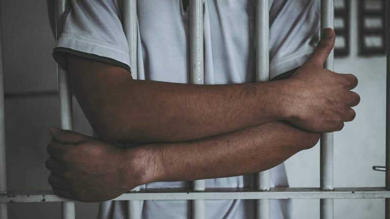 Sexueller Missbrauch von Gefangenen, behördlich Verwahrten oder Kranken und Hilfsbedürftigen